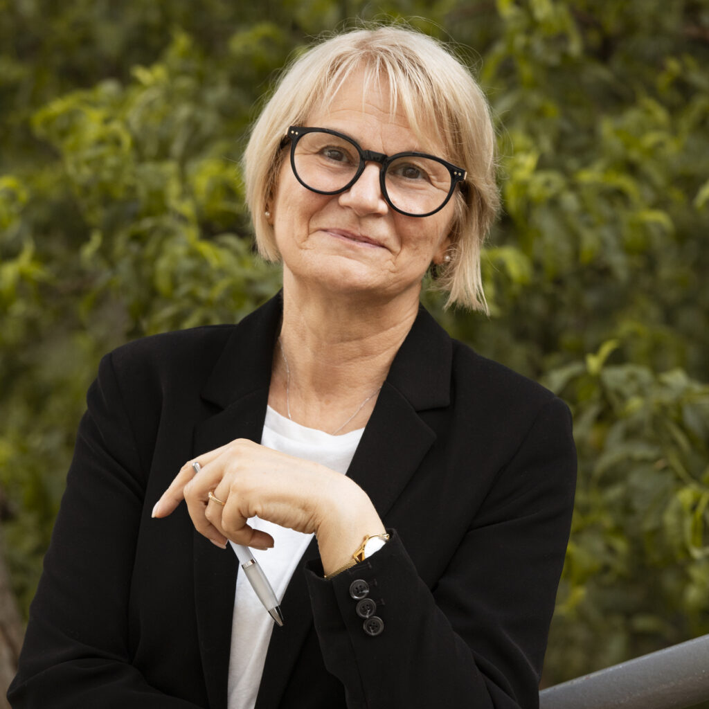 claire-duffeal-photographe-lyon-portrait-pro-femme-atelier-linkedin (33)-2